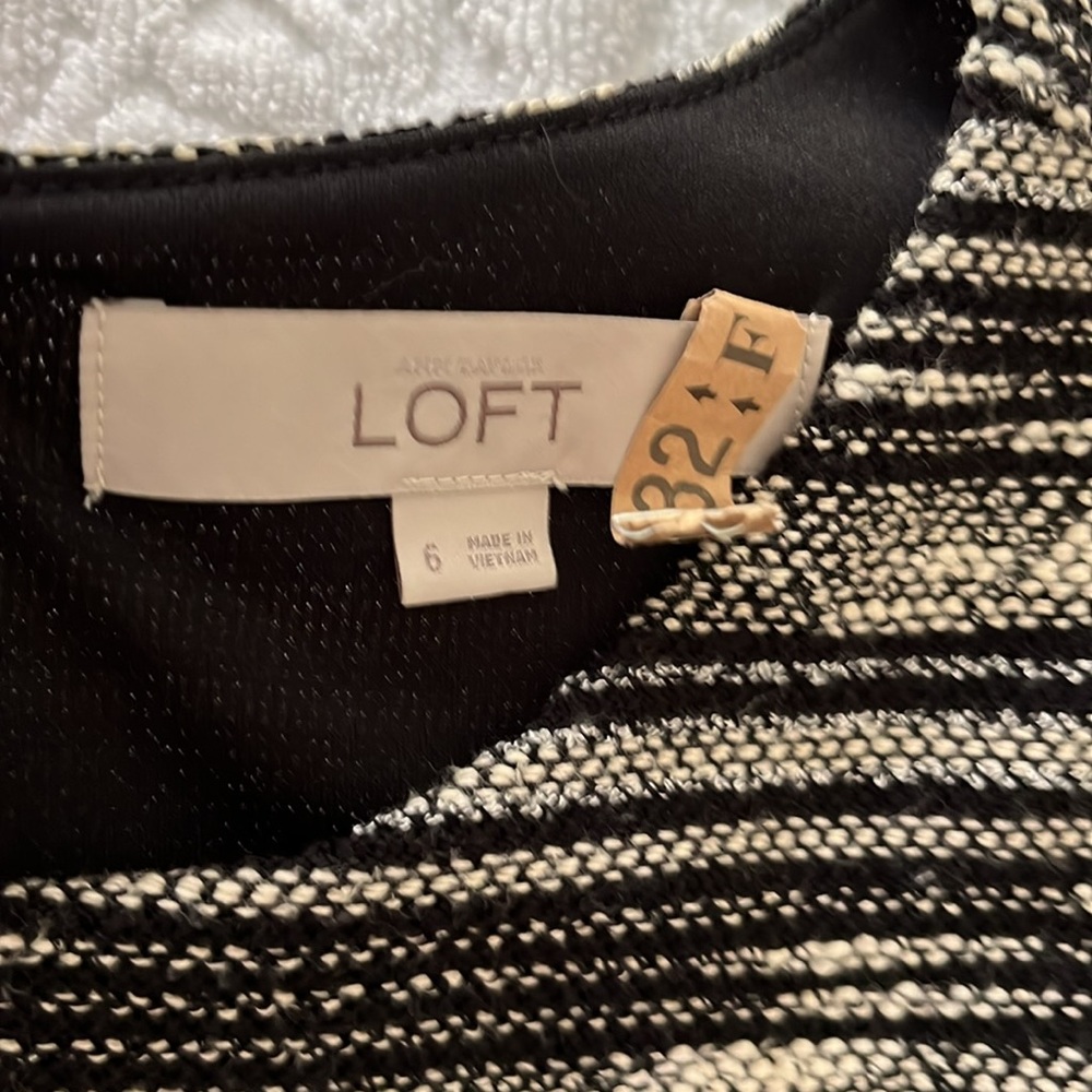 LOFT DRESS. - Picture 4 of 8